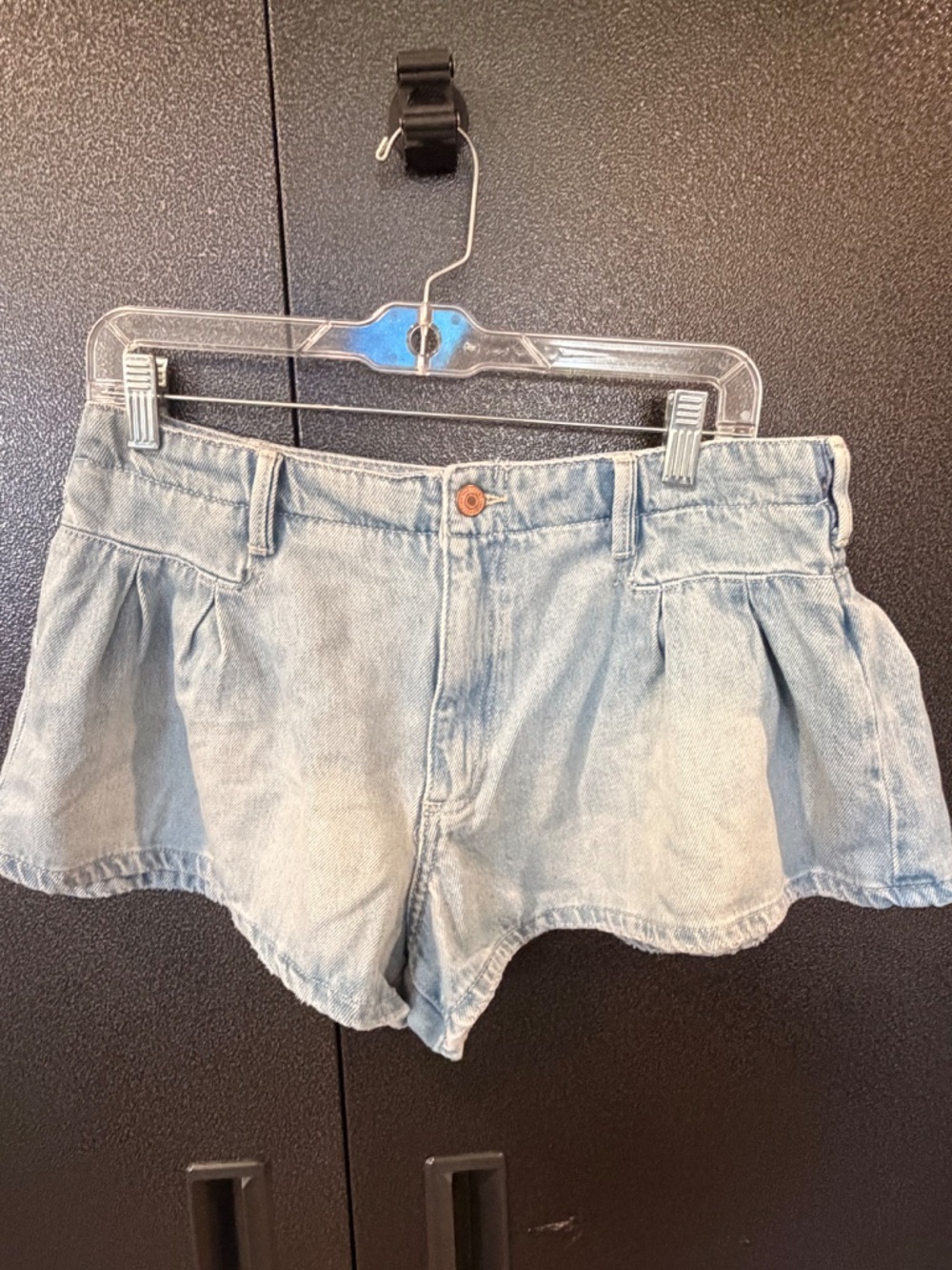 Free People We The Free Blue Bell Low Rise Pleated Shorts Size 28 Light Wash Den - Picture 4 of 8